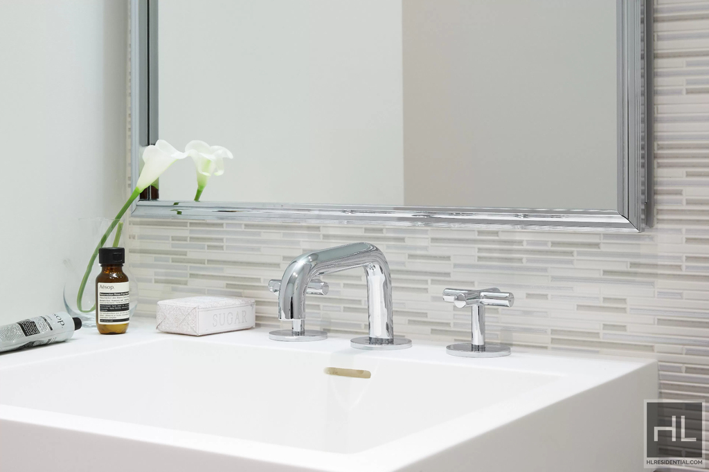 10th Avenue - Photo 5