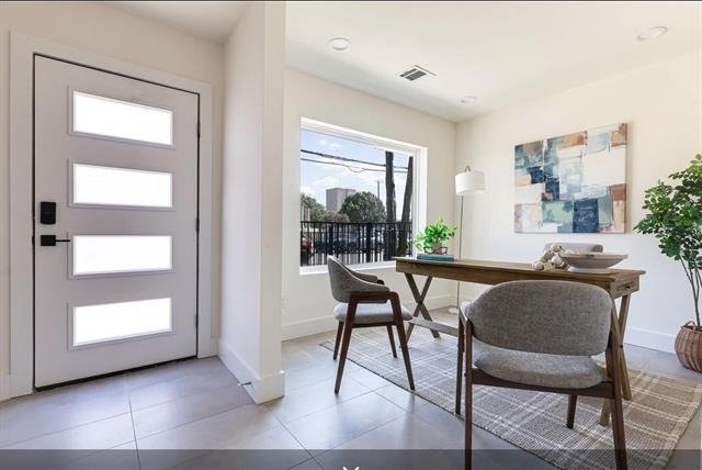 1902 N Carroll Avenue - Photo 9