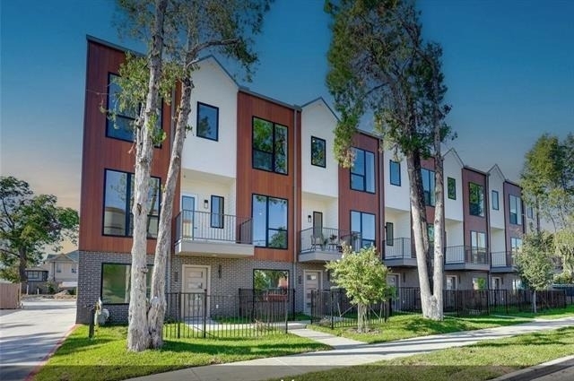 1902 N Carroll Avenue - Photo 8
