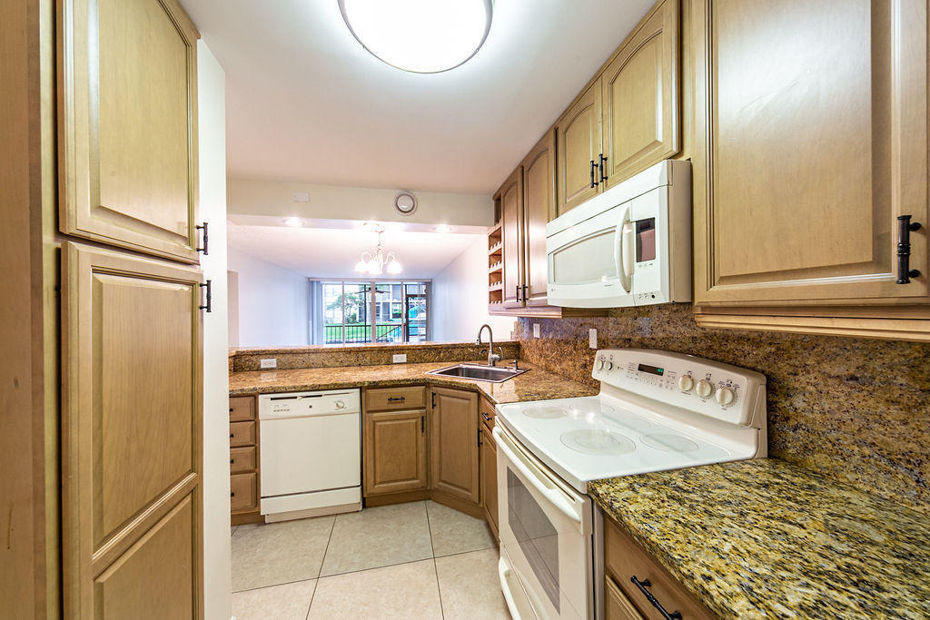 6 Royal Palm Way - Photo 1