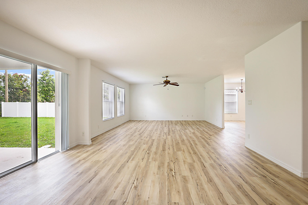 617 Se Karrigan Terrace - Photo 13