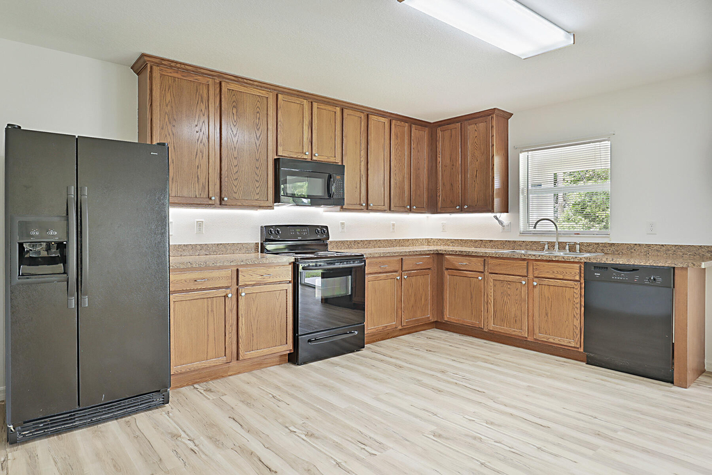 617 Se Karrigan Terrace - Photo 17