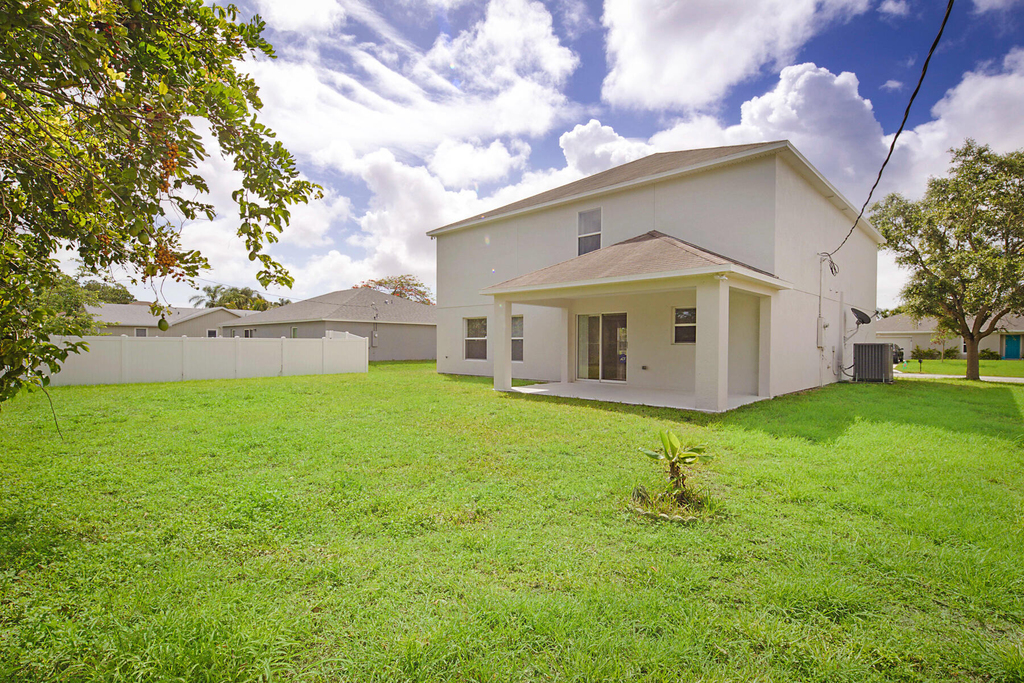 617 Se Karrigan Terrace - Photo 41