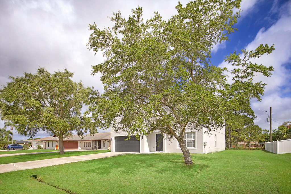 617 Se Karrigan Terrace - Photo 2