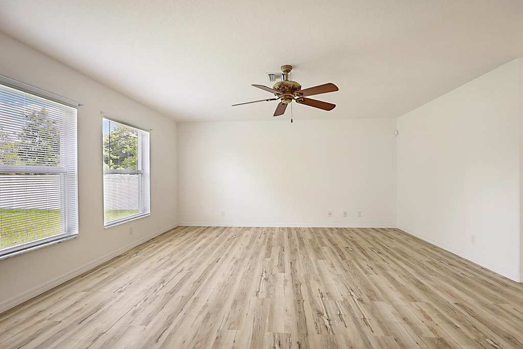 617 Se Karrigan Terrace - Photo 15