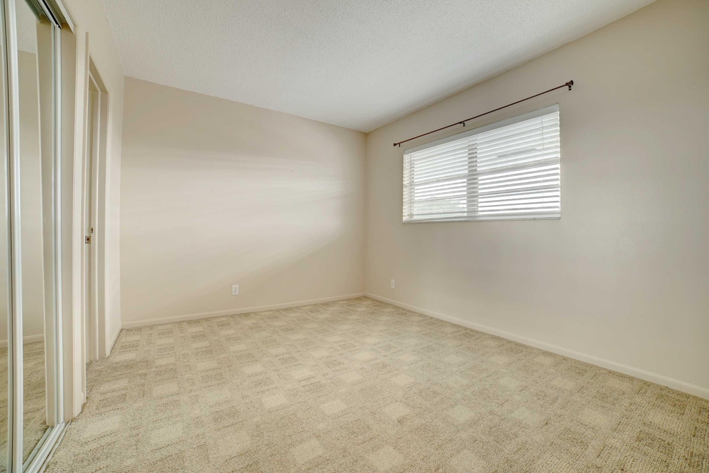 1117 Lake Terrace - Photo 9
