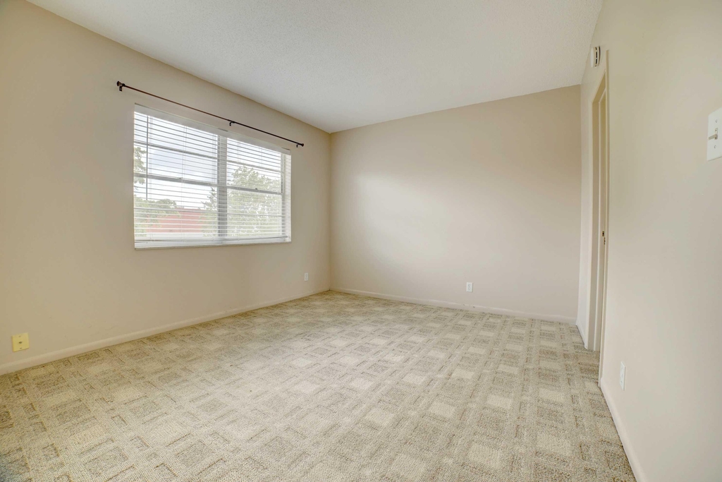 1117 Lake Terrace - Photo 6