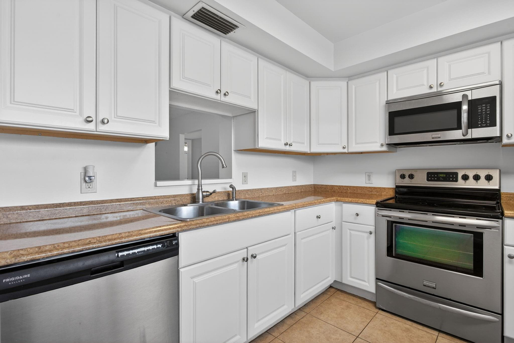 2501 Antigua Terrace - Photo 3