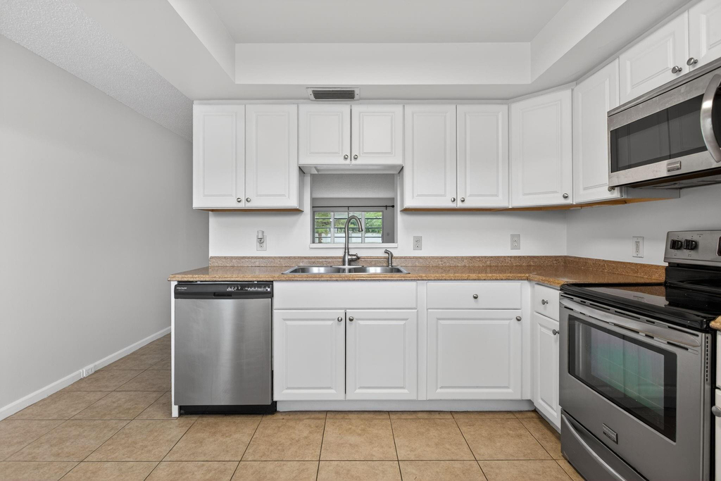 2501 Antigua Terrace - Photo 5