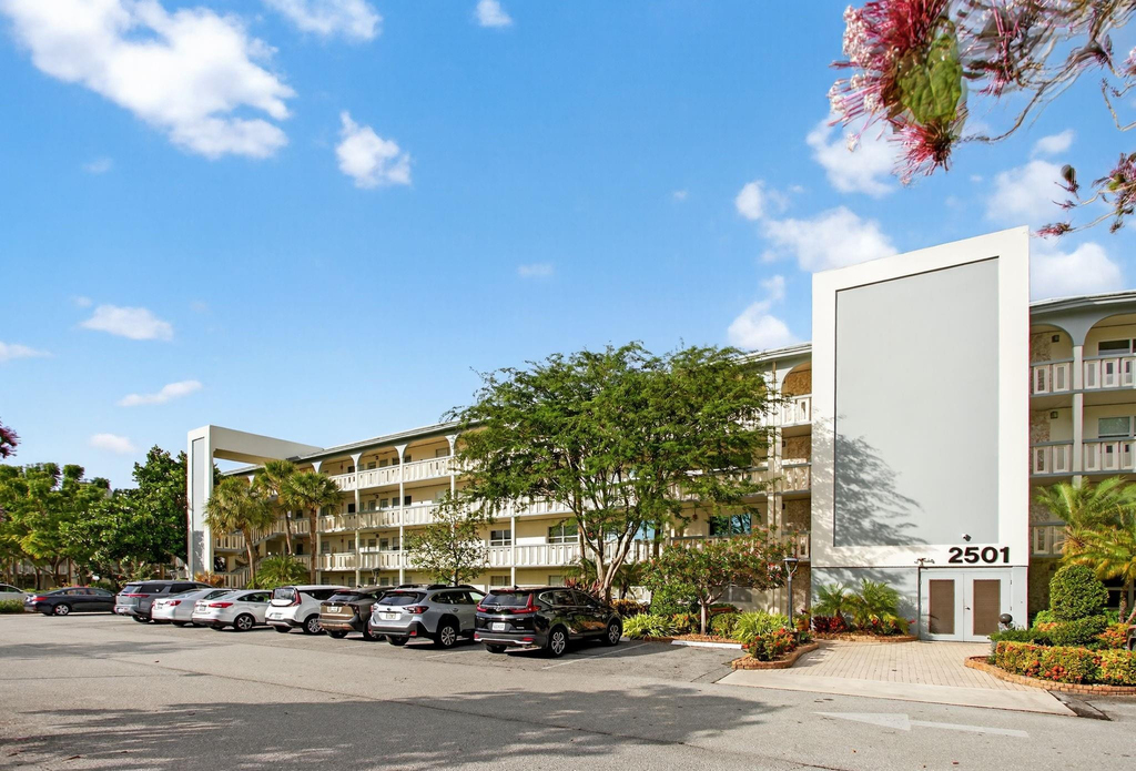 2501 Antigua Terrace - Photo 32