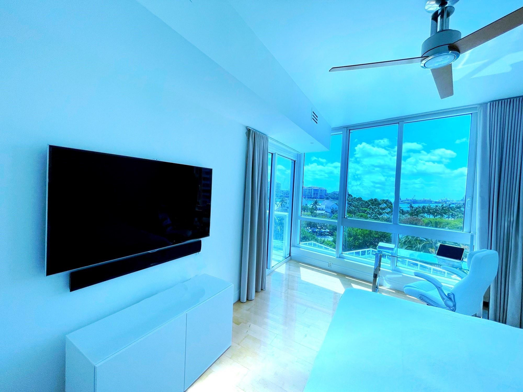 100 S Pointe Drive - Photo 8