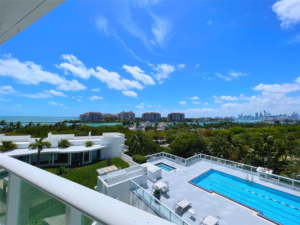 100 S Pointe Drive - Photo 2