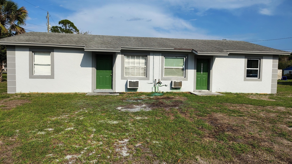 8657 64th Court - Photo 0