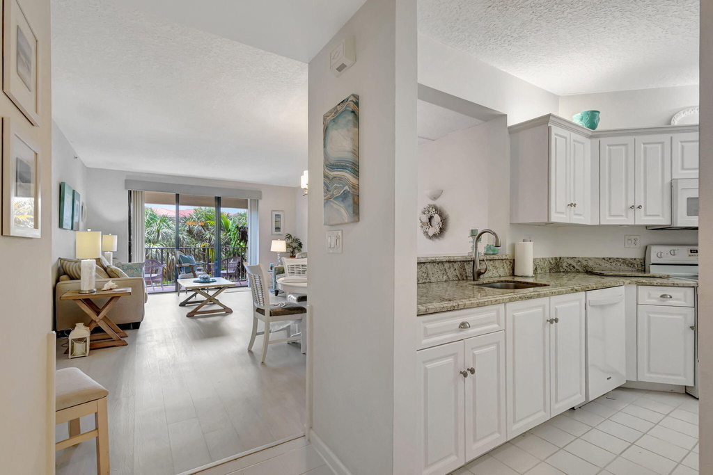 800 Uno Lago Drive - Photo 7