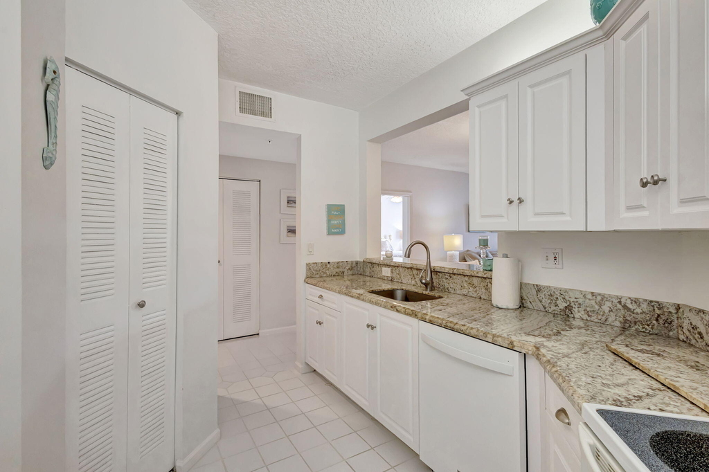 800 Uno Lago Drive - Photo 10