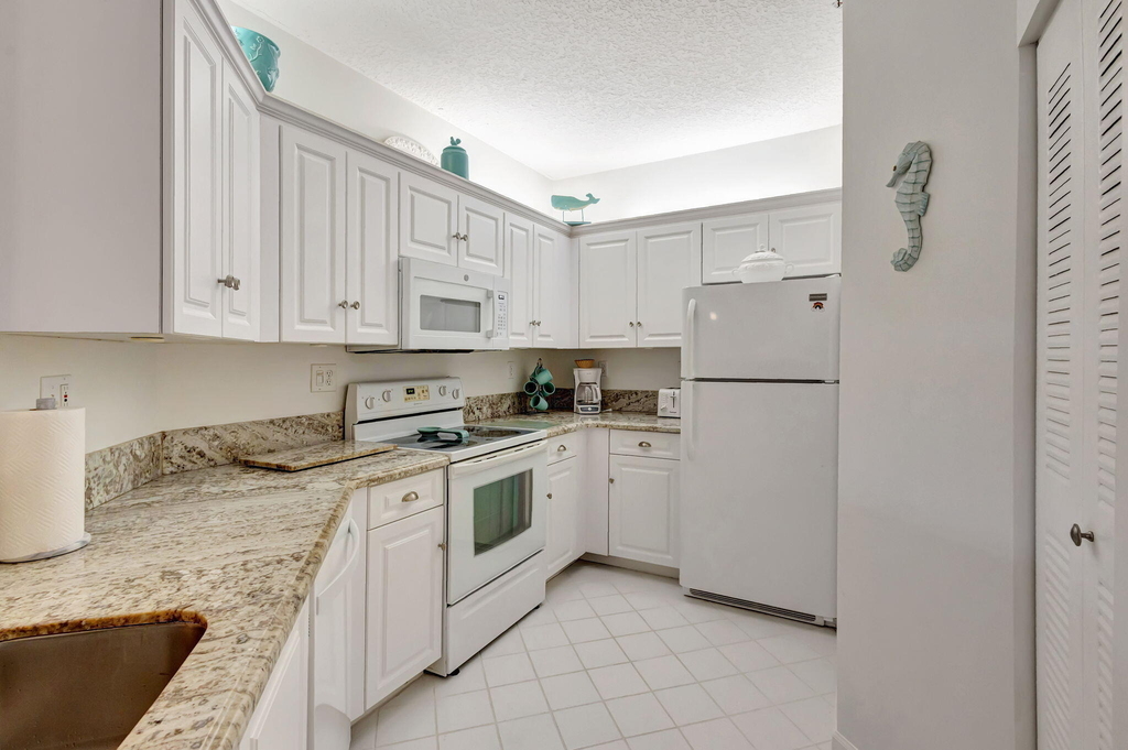 800 Uno Lago Drive - Photo 9