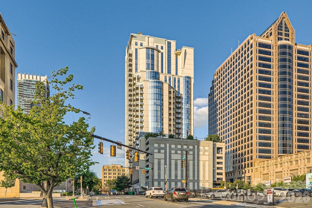 333 W Trade Street W - Photo 18