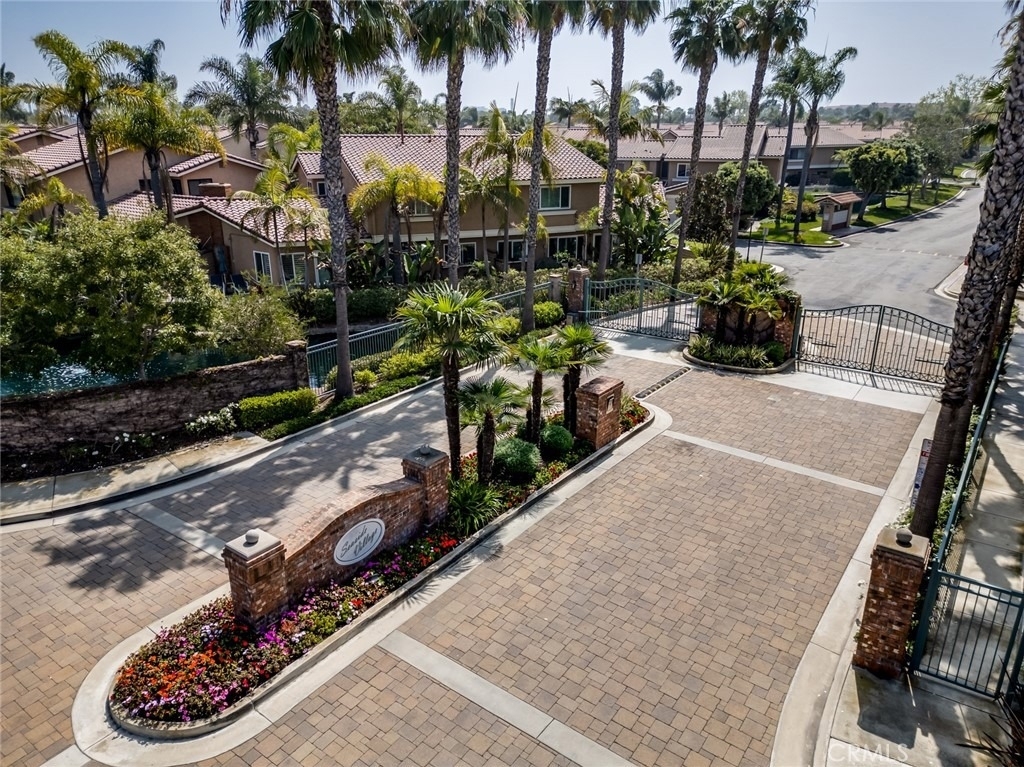 7962 Southwind - Photo 0