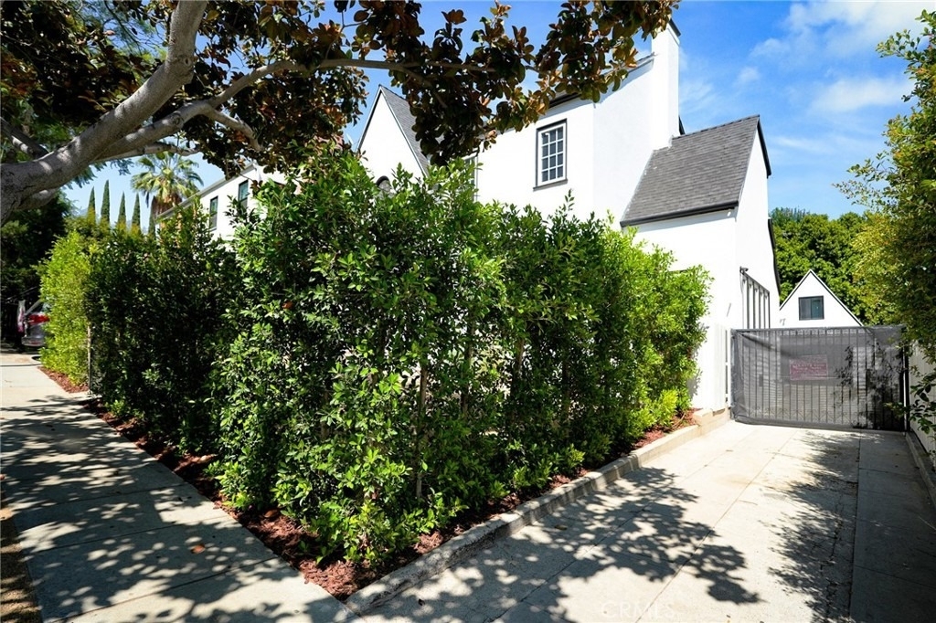 1012 Cory Avenue - Photo 3
