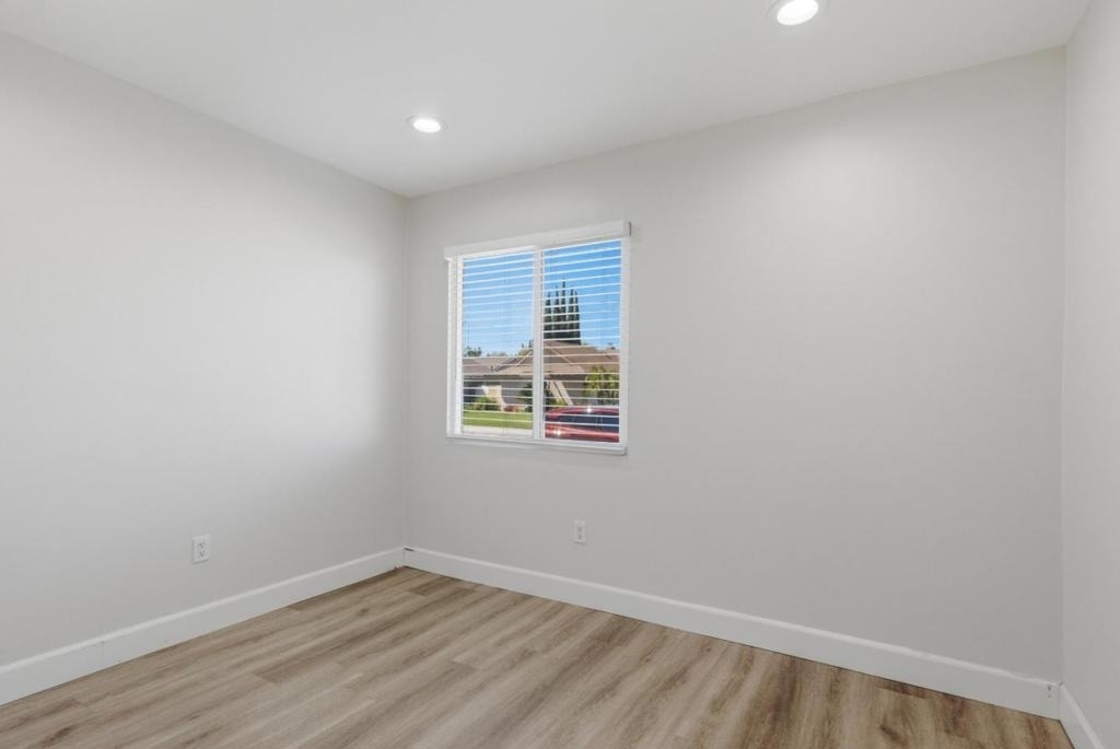 10788 Mercer Avenue - Photo 12