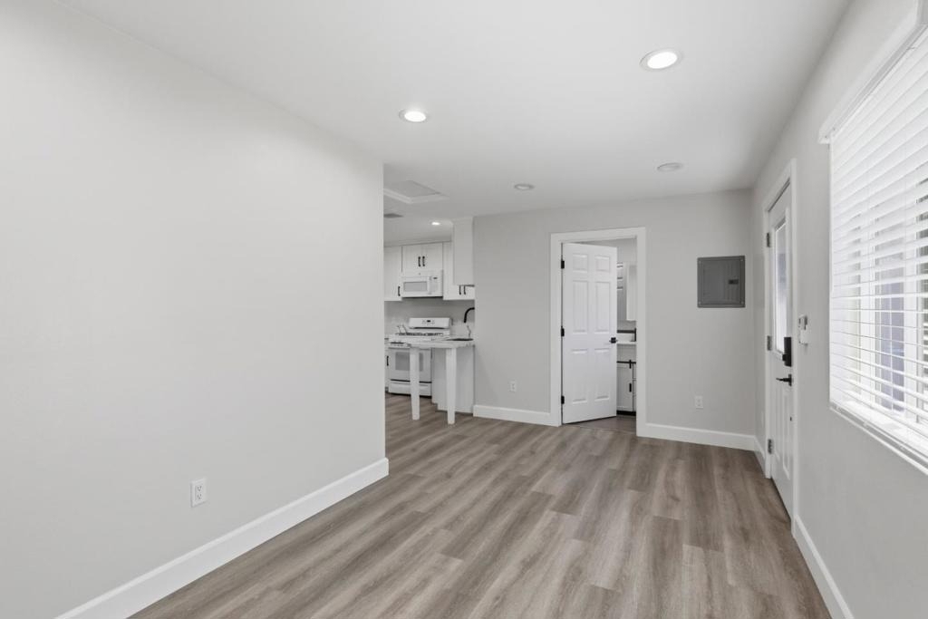 10788 Mercer Avenue - Photo 4