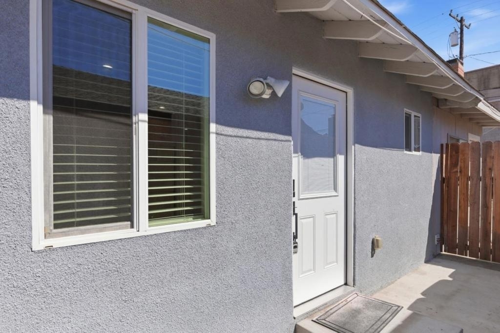 10788 Mercer Avenue - Photo 2