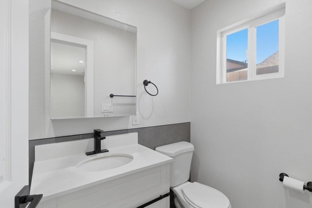 10788 Mercer Avenue - Photo 6