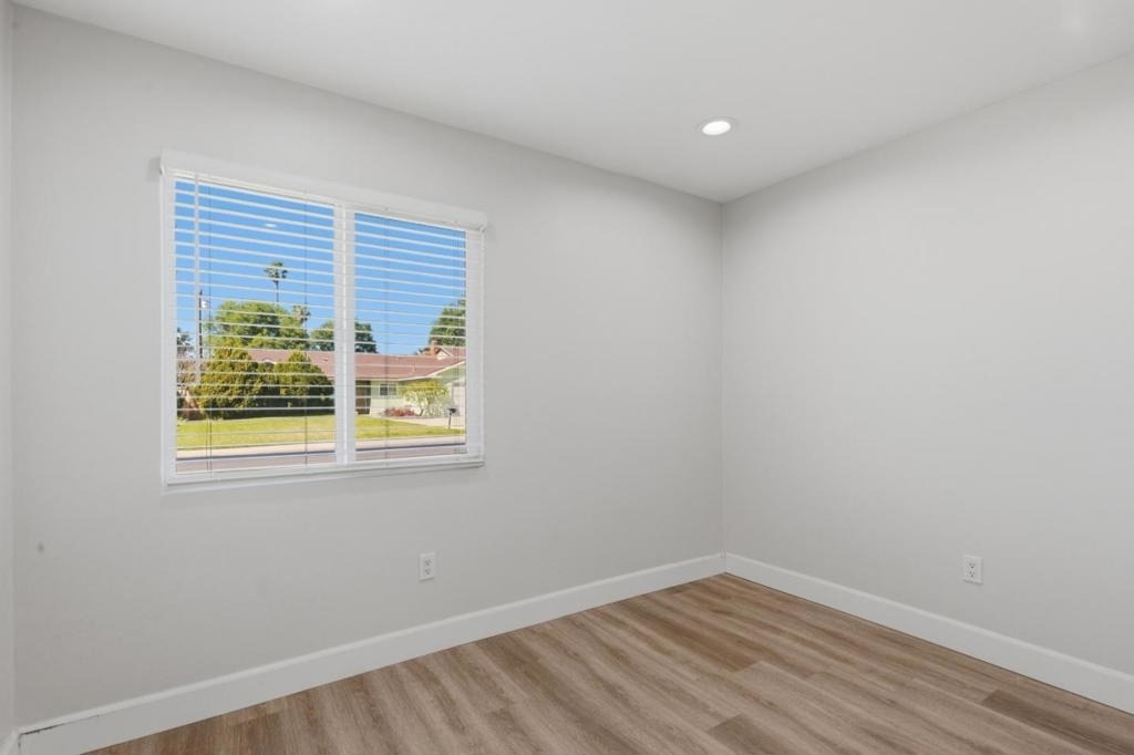 10788 Mercer Avenue - Photo 15