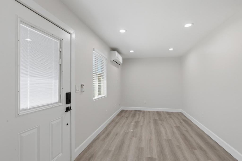 10788 Mercer Avenue - Photo 3