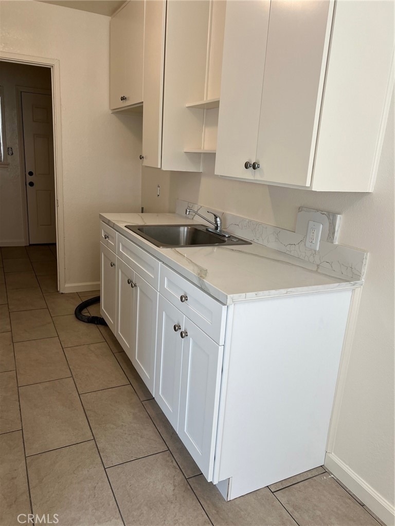 635 W 17th - Photo 4