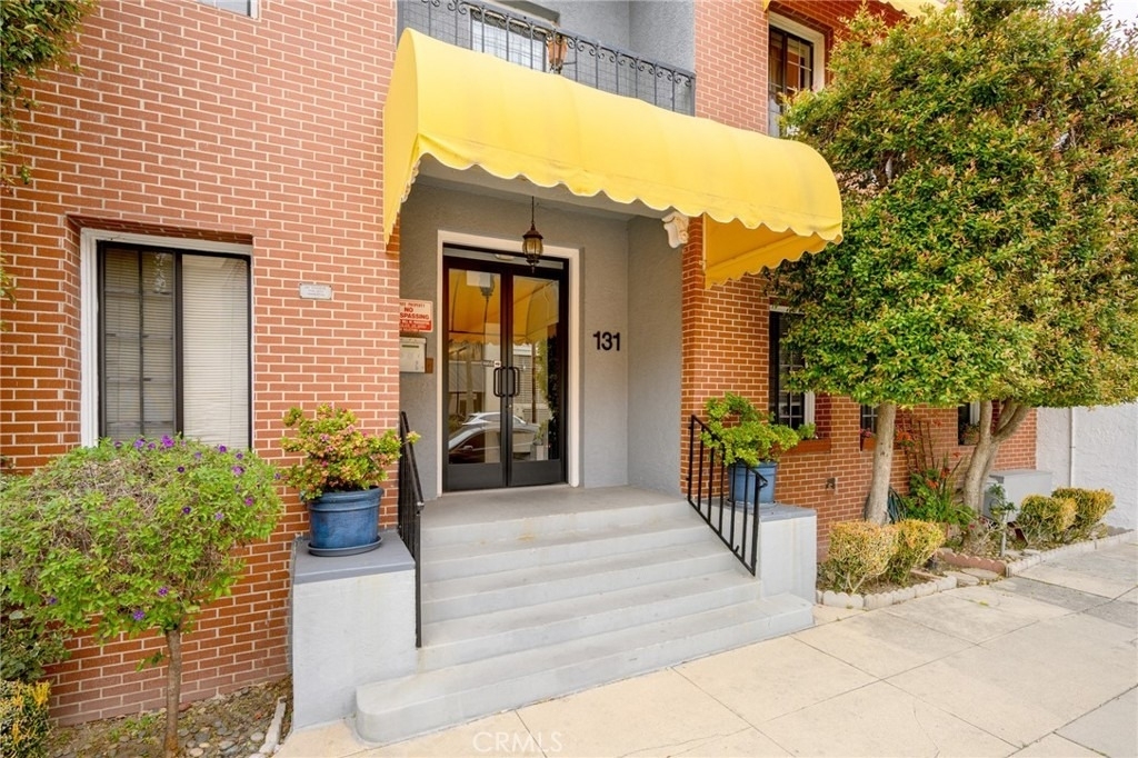 131 S Jackson Street - Photo 1