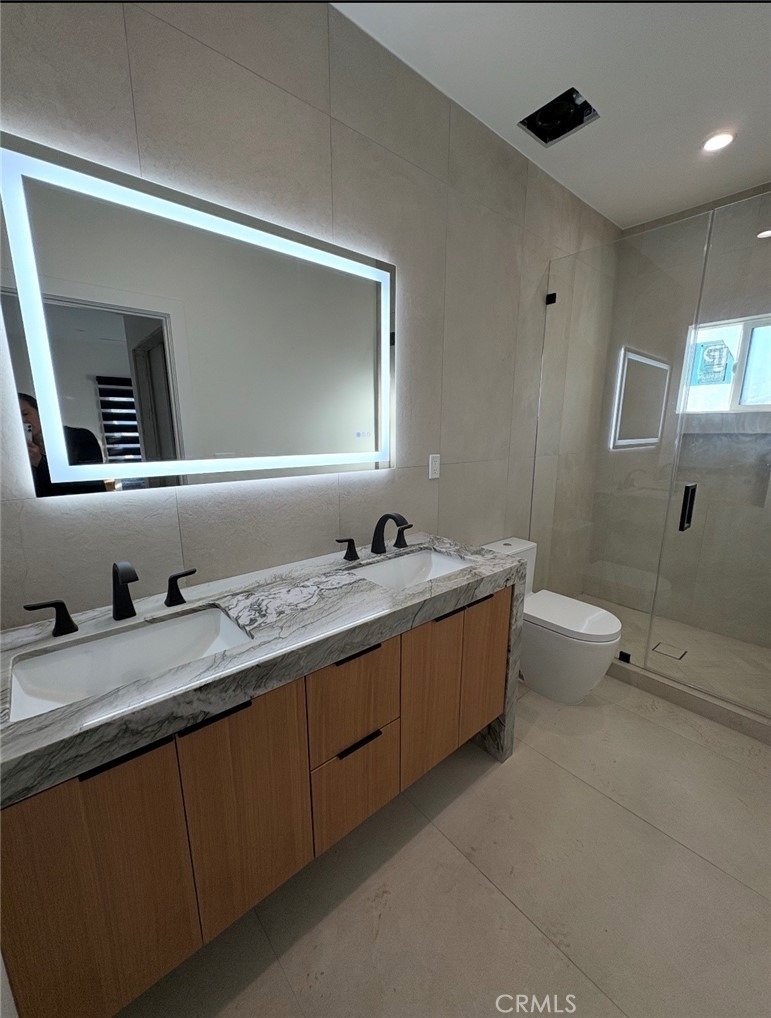 417 W Franklin Ave - Photo 1
