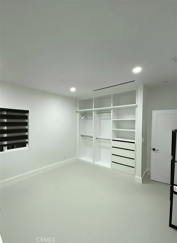417 W Franklin Ave - Photo 2