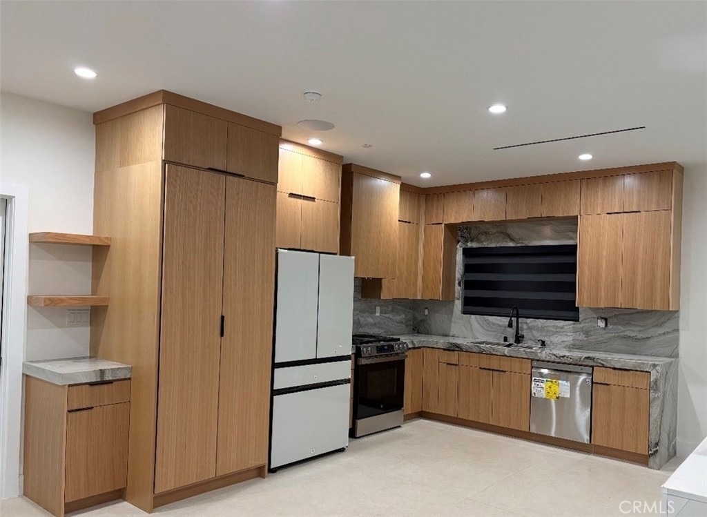 417 W Franklin Ave - Photo 0