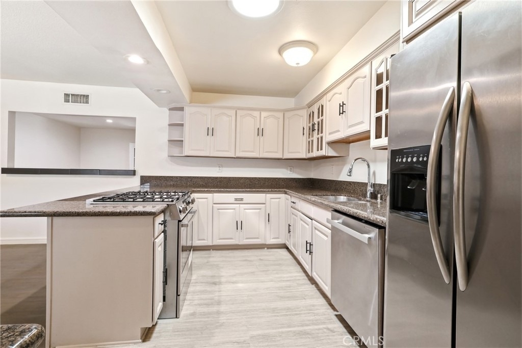 524 E Ghent - Photo 6