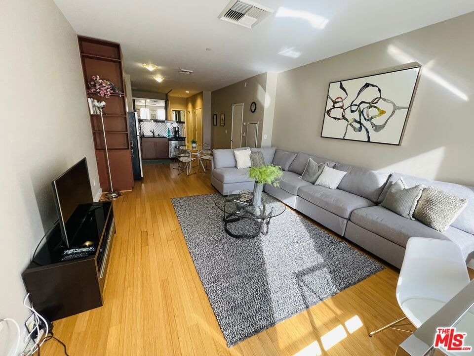 3810 Wilshire Boulevard - Photo 2
