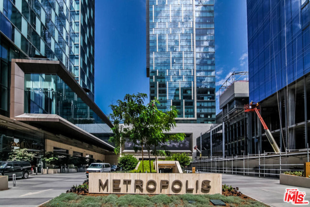 889 Francisco Street - Photo 0