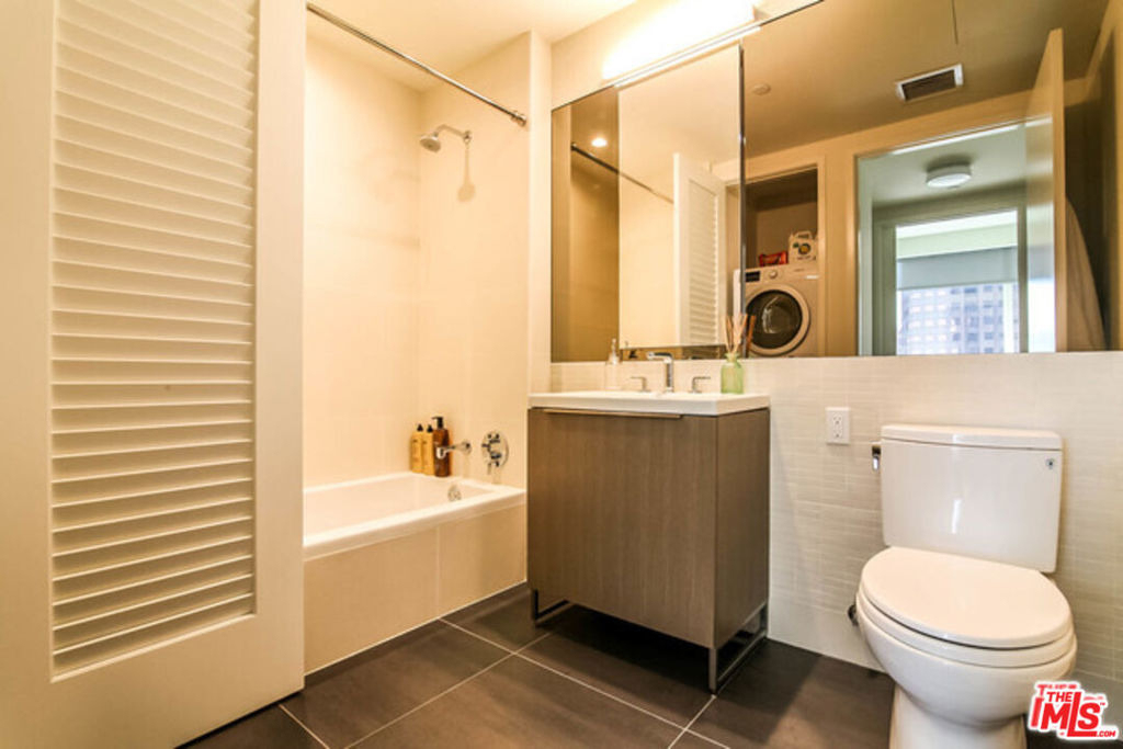 889 Francisco Street - Photo 2