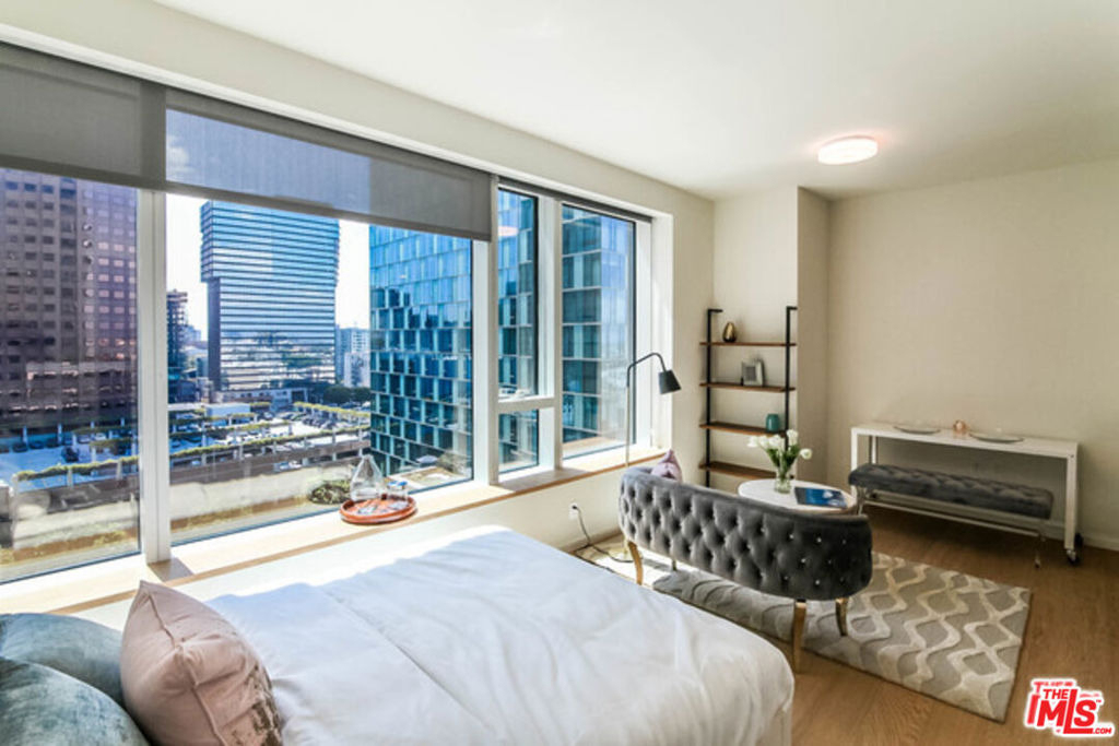 889 Francisco Street - Photo 3