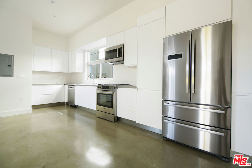 2496 S Centinela Avenue - Photo 5