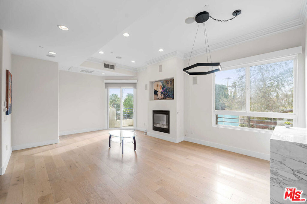 438 Arnaz Drive - Photo 2