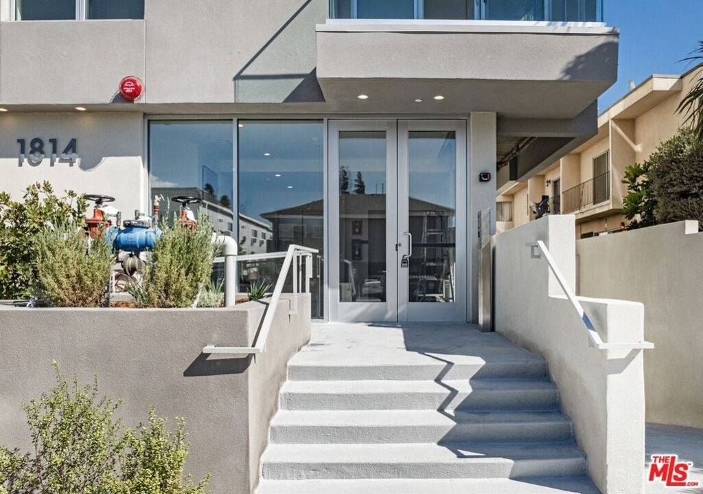 1814 Federal Avenue - Photo 1