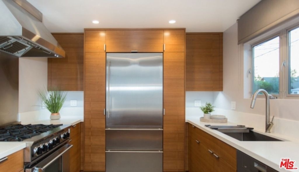 1060 Nowita Place - Photo 5
