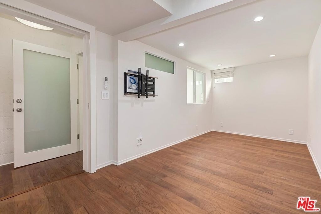 609 N Doheny Drive - Photo 4