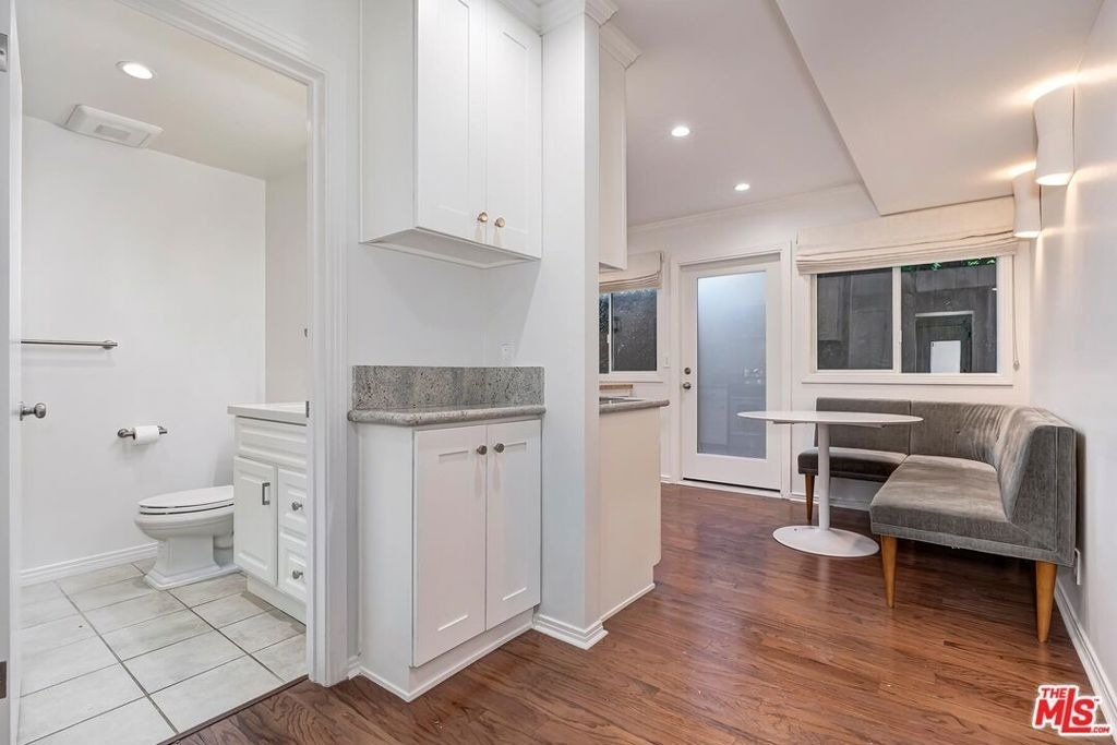 609 N Doheny Drive - Photo 1
