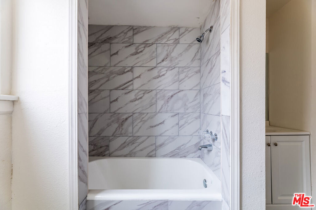 138 W 82nd Street - Photo 8