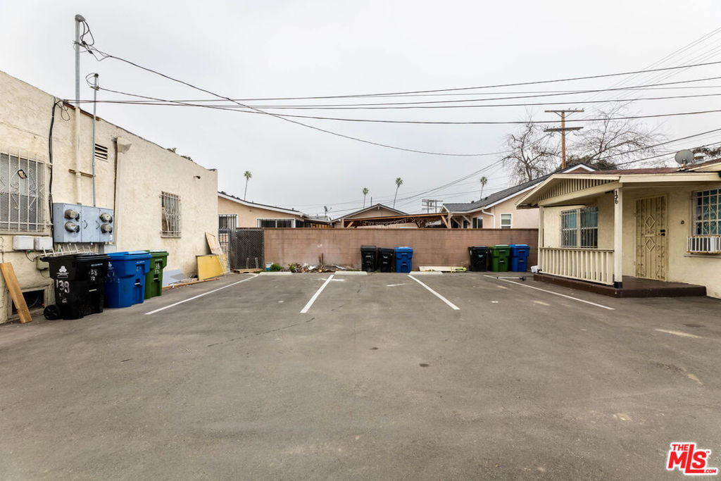 138 W 82nd Street - Photo 1
