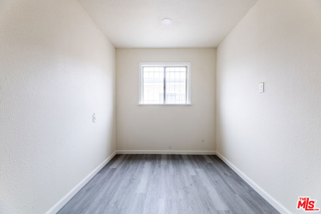 138 W 82nd Street - Photo 12