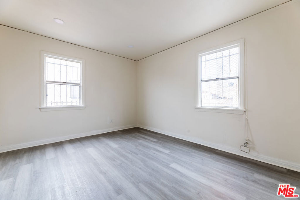 138 W 82nd Street - Photo 2