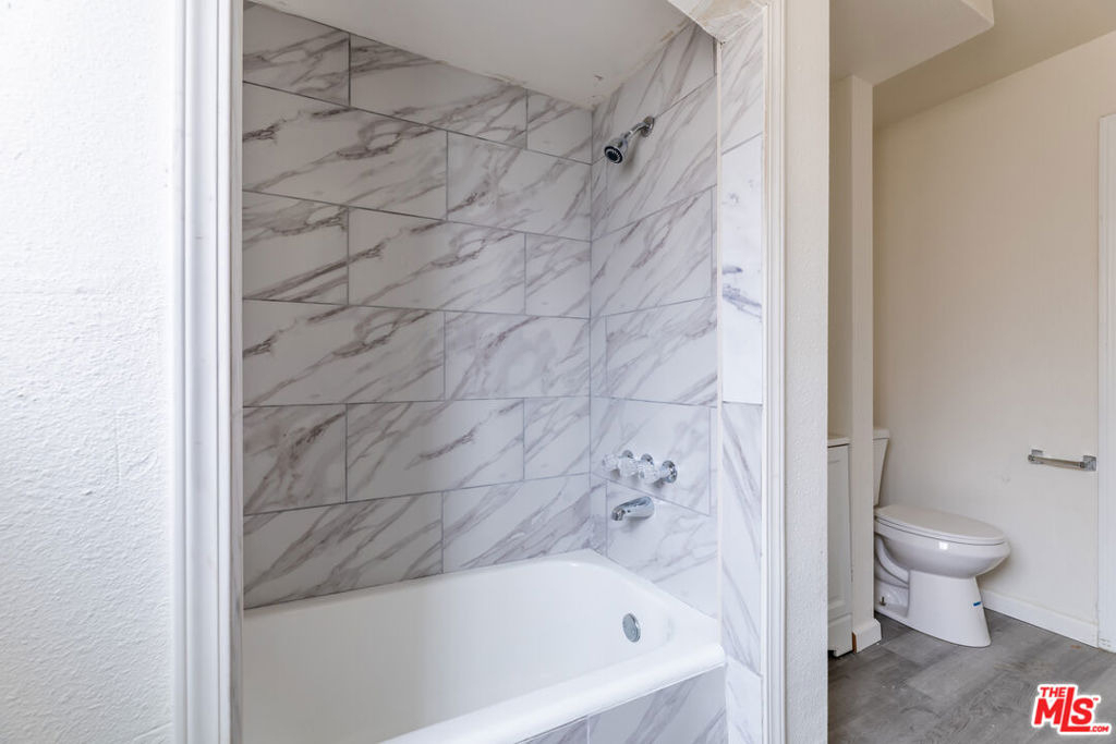 138 W 82nd Street - Photo 9